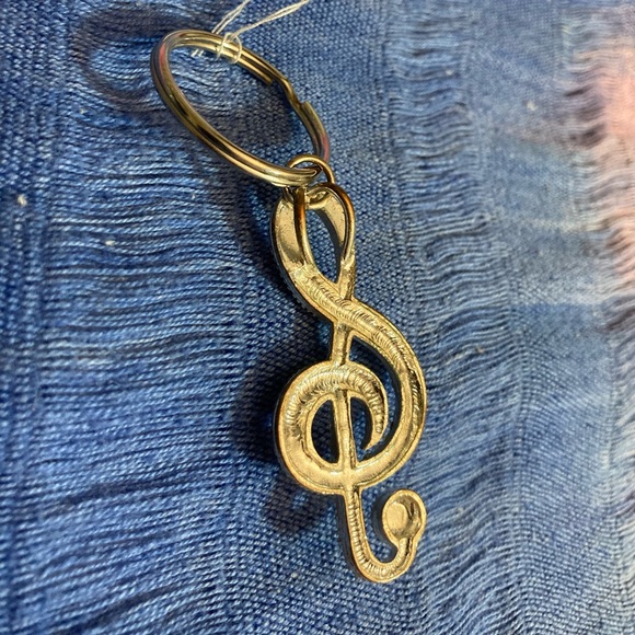 $3 Bundle Only Pave Treble Clef keychain - Picture 2 of 3